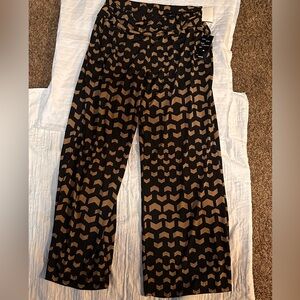 New never worn Blk and brown Pants. Size medium.